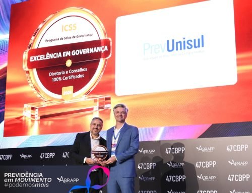 PrevUnisul recebe prêmio nacional por excelência em governança durante congresso da Abrapp